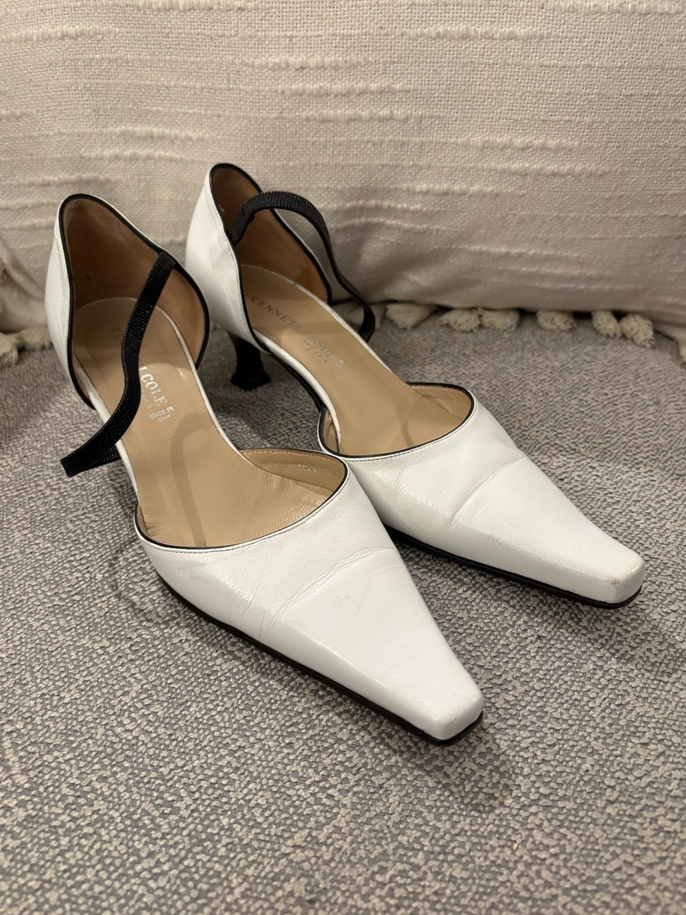 Vintage Kenneth Cole New York Pointed Toe Kitten Heels 🤍